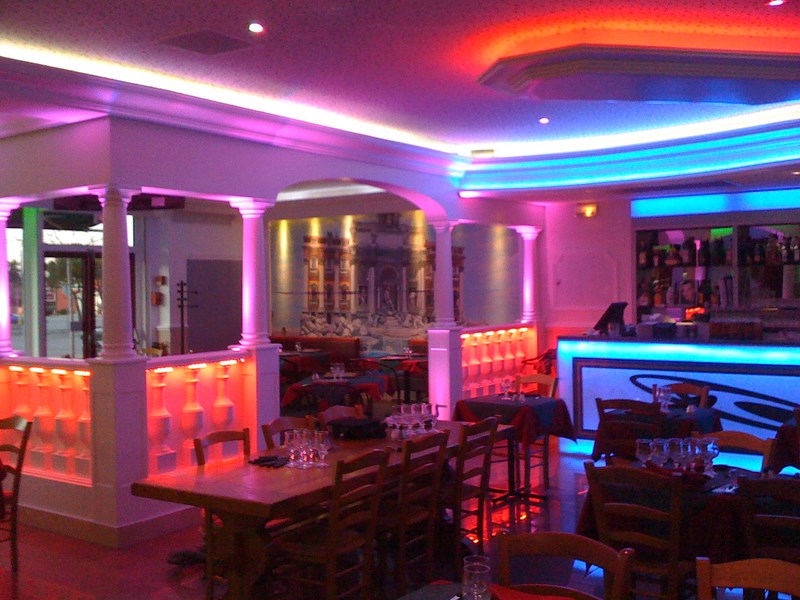 Restaurant Di Trévi installation lumière LED Déco par Sonopro plan de campagne