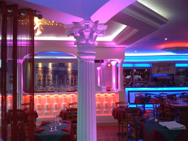 Restaurant Di Trévi installation lumière LED Déco par Sonopro plan de campagne