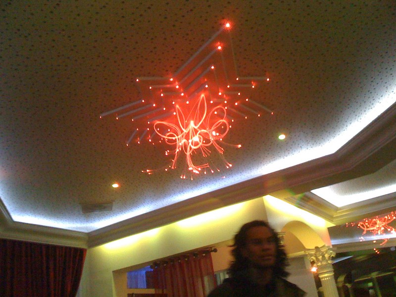 Restaurant Di Trévi installation lumière LED Déco par Sonopro plan de campagne - Lustre lumineux