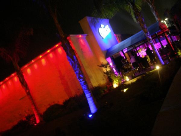 Exemple d'installation : lumière eclairage LED par sonopro - discothèque le Bliss, Californie